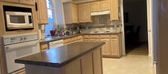 Comfortable, FULLY furnished 3 Bedroom Home on Burleson Cul-De-Sac
