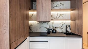 Mikrobølgeovn, ovn, kogeplade, opvaskemaskine