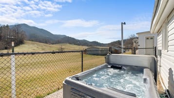 Tina de hidromasaje al aire libre