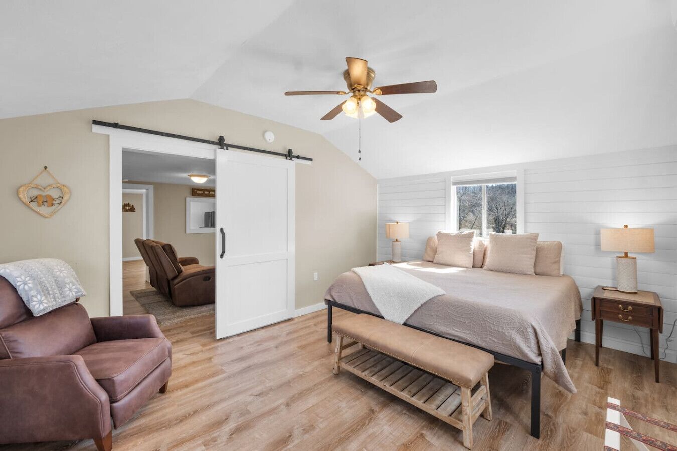 1 habitación, escritorio, wifi gratis y ropa de cama 