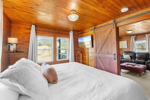 2 bedrooms, desk, free WiFi, bed sheets