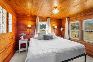 2 bedrooms, desk, free WiFi, bed sheets