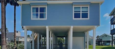 House (4 Bedrooms) | Exterior