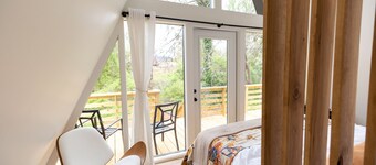 Cozy A-Frame Oasis Close to Furman and Downtown Greenville