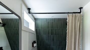 淋浴設備、風筒、提供毛巾、番梘