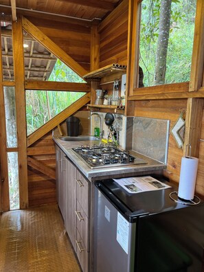 Comfort Cabin, Balcony, Mountain View | Private kitchen