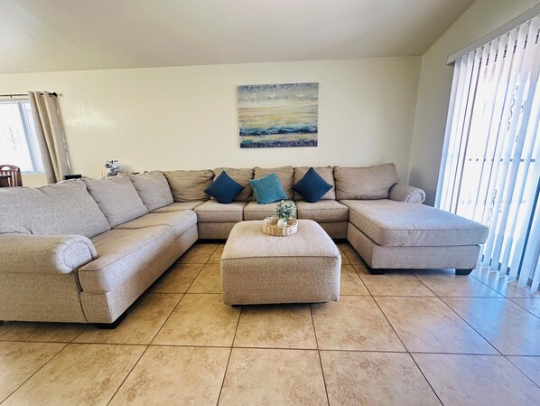 Smart TV - Tucson International Airport area with 3 bedroom 2 bathroom home. Sleeps 6 (Tucson)