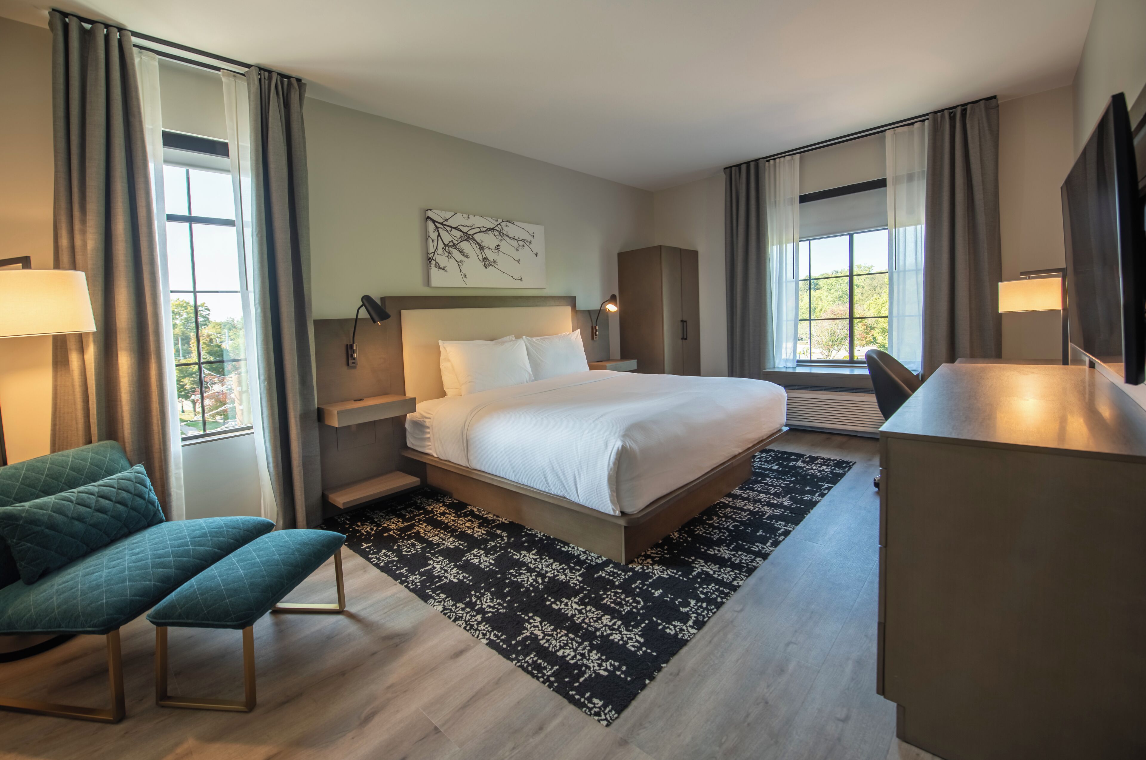 Suite, 1 King Bed, Non Smoking | In-room safe, desk, blackout drapes, iron/ironing board