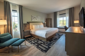 Suite, 1 King Bed, Non Smoking | In-room safe, desk, blackout drapes, iron/ironing board - Hotel Rose (Rockford)