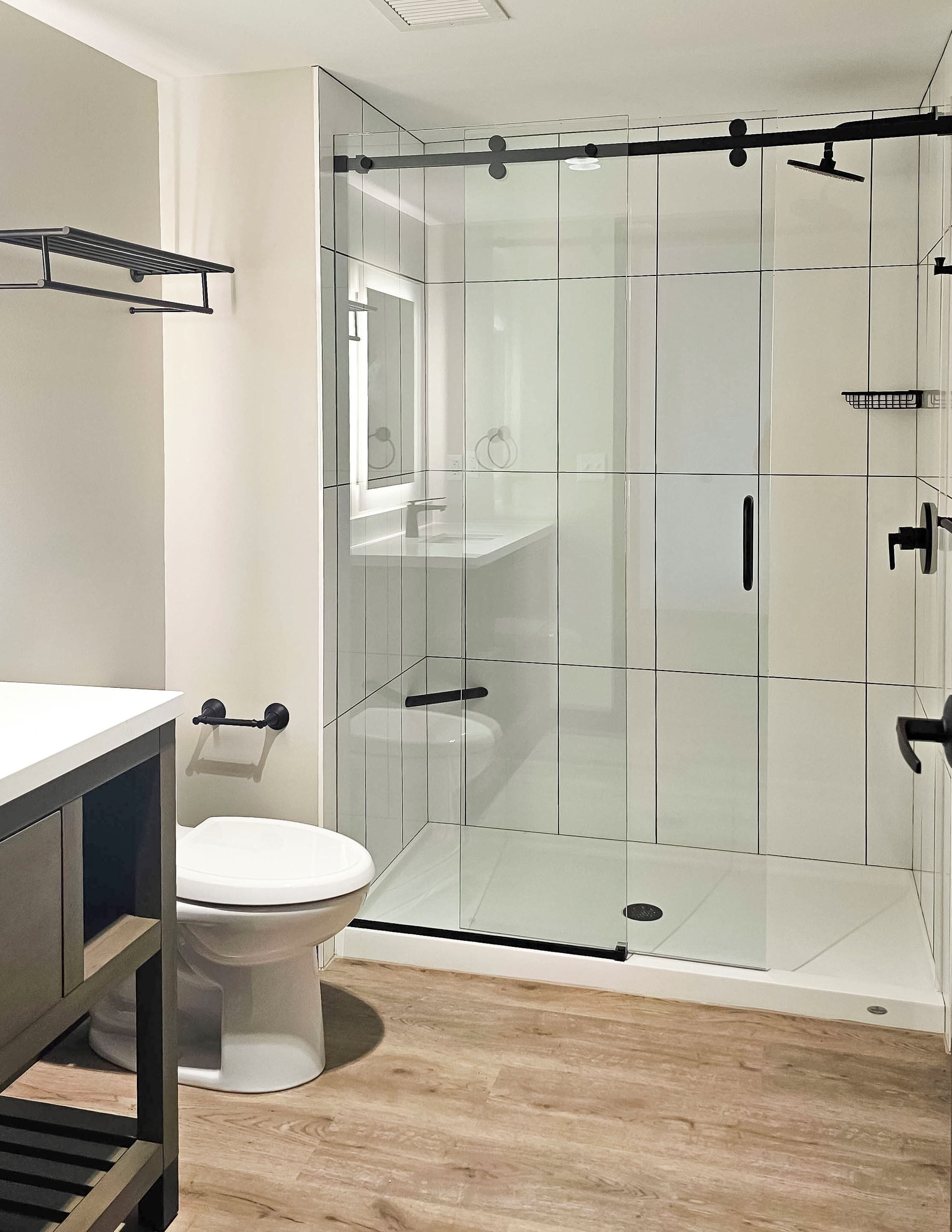 Secador de pelo, toallas