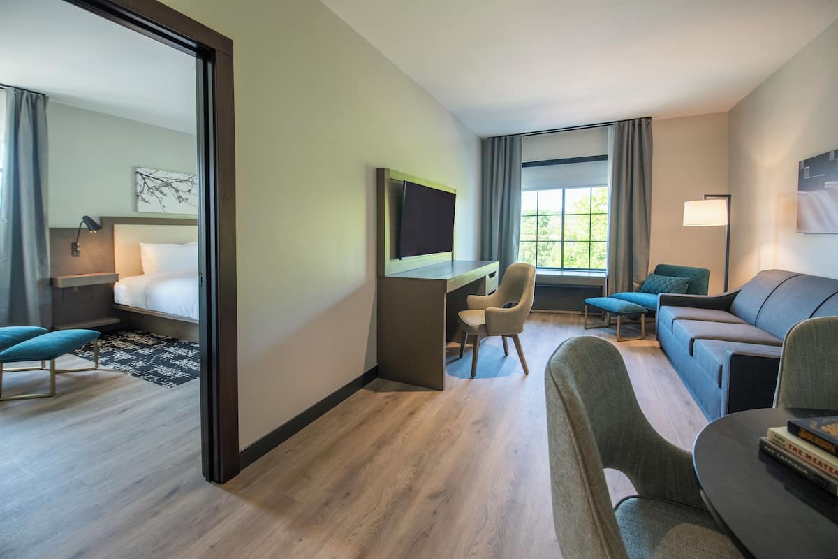 Suite, 1 King Bed, Non Smoking | In-room safe, desk, blackout drapes, iron/ironing board