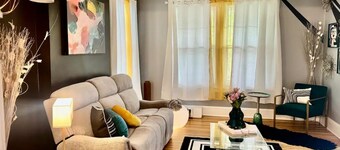 Charming 3-bedroom house with pool table