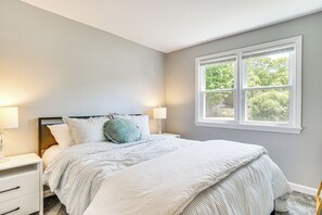 4 bedrooms, desk, iron/ironing board, Internet - Private Beach & Resort-Style Perks: Cape Cod Home (Falmouth)