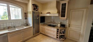 Micro-ondes, four, plaque de cuisson, lave-vaisselle