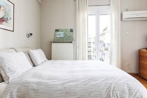 Bureau, fer et planche à repasser, Wi-Fi, draps fournis