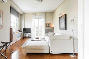 Fernseher, DVD-Player, Stereoanlage, Arbeitsbereiche