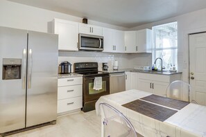 Refrigerador, microondas, parrilla de estufa y lavavajillas 