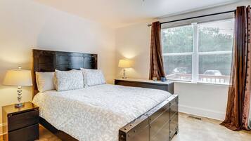 2 bedrooms, desk, iron/ironing board, internet