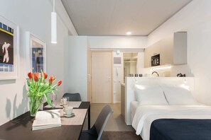 Iron/ironing board, WiFi, bed sheets - #AH11 Blue studio Sum (Athens)