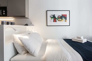 1 habitación, tabla de planchar con plancha, wifi y ropa de cama