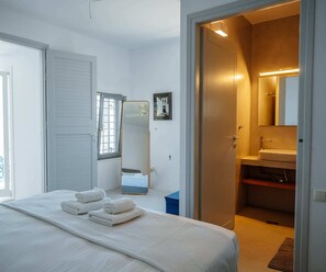 3 bedrooms, iron/ironing board, WiFi, bed sheets - #HH03 Seafront villa overlooking Chrysopigi (Sifnos)