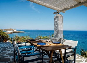Outdoor dining - #HH03 Seafront villa overlooking Chrysopigi (Sifnos)
