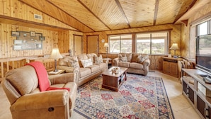 A spacious living room with leather sofas, a coffee table, and a large rug. - Mtn & Golf Course Views: Payson Retreat! (Payson)
