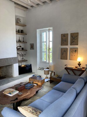 TV, fireplace, offices - #HH02 Olive House in Apollonia (Sifnos)