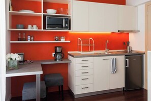 Réfrigérateur, micro-ondes, cafetière/bouilloire