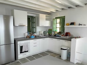 Réfrigérateur, four, plaque de cuisson, lave-vaisselle