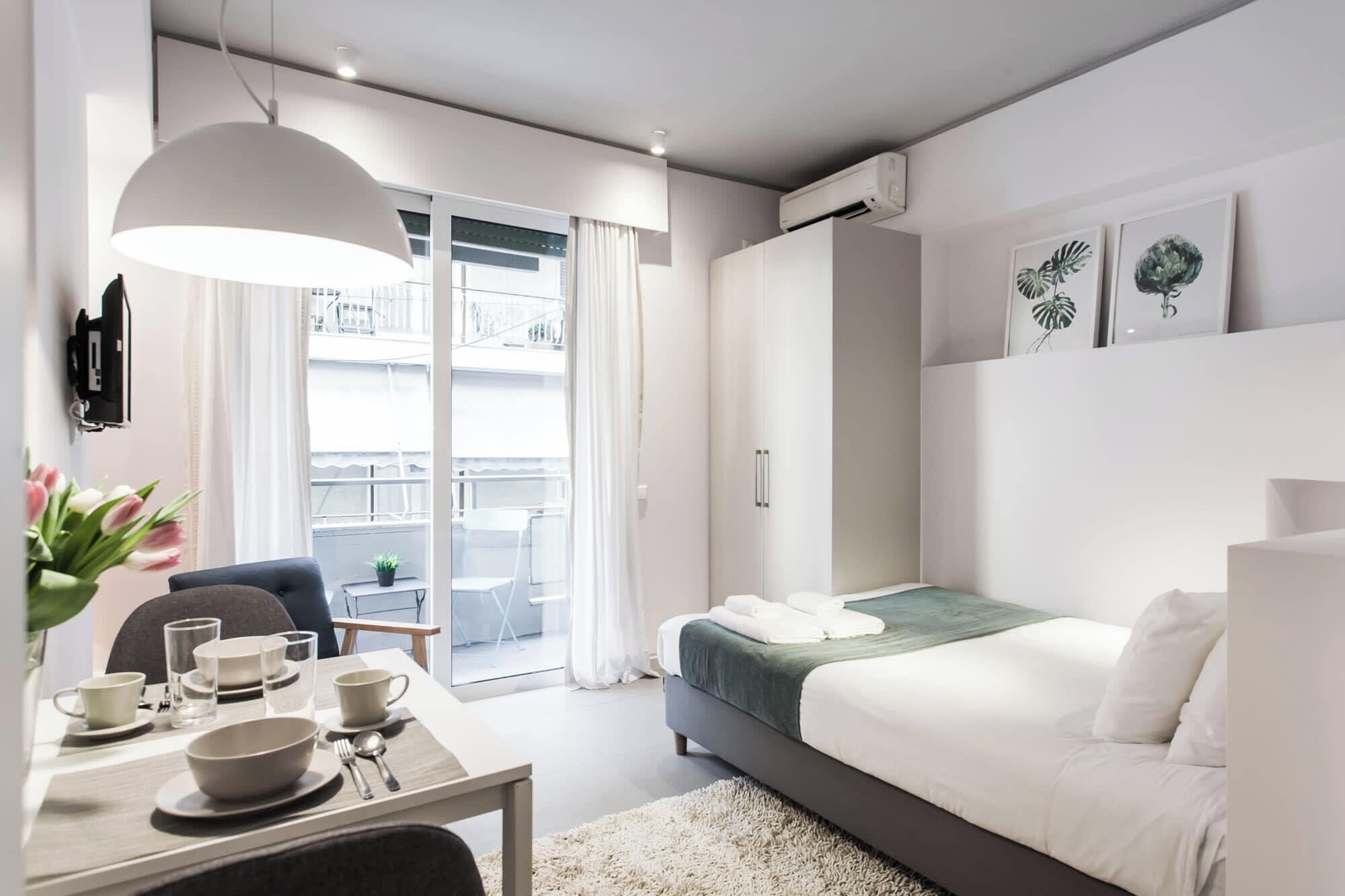 Iron/ironing board, WiFi, bed sheets