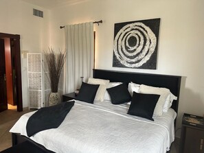 1 chambre, coffres-forts dans les chambres, fer et planche à repasser