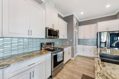 Gulf Views! 4 BR/3 Bath 2-Story House, Sleeps 12, Beach Access, Dogs OK!