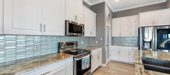 Gulf Views! 4 BR/3 Bath 2-Story House, Sleeps 12, Beach Access, Dogs OK!