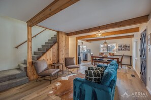 智能电视、DVD 播放器、书