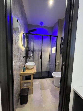 Classic Double or Twin Room | Bathroom | Free toiletries, hair dryer, bathrobes, bidet. Dimore Diffuse R H