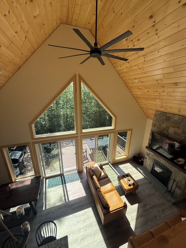 Gorgeous Mountainside Chalet in Jackson, NH