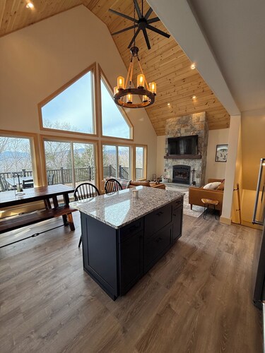 Gorgeous Mountainside Chalet in Jackson, NH