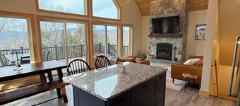 Gorgeous Mountainside Chalet in Jackson, NH