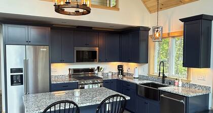 Gorgeous Mountainside Chalet in Jackson, NH