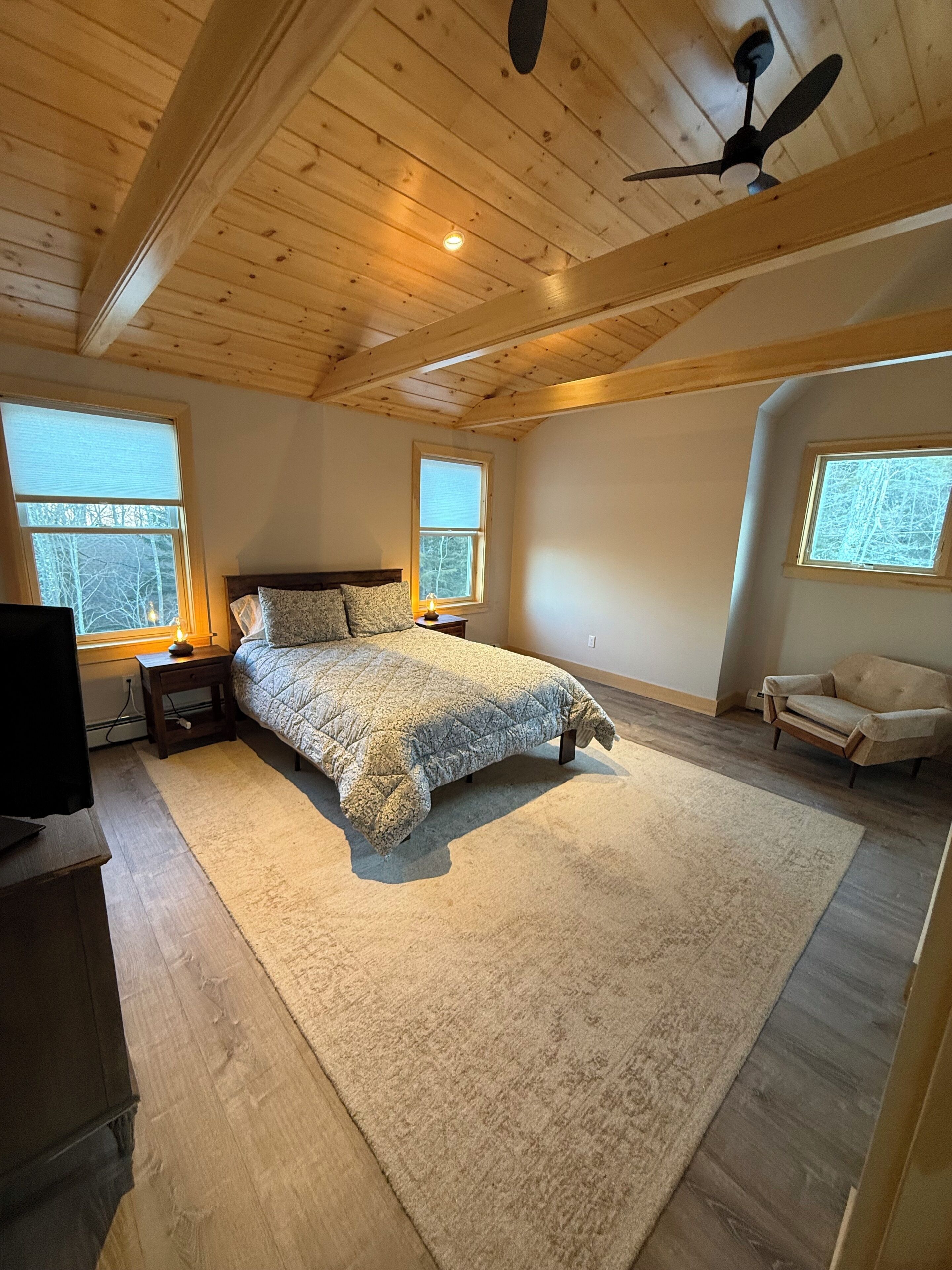 2 bedrooms, travel crib, free WiFi, bed sheets