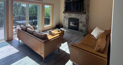Gorgeous Mountainside Chalet in Jackson, NH