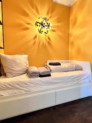 1 bedroom, travel cot, WiFi, bed sheets