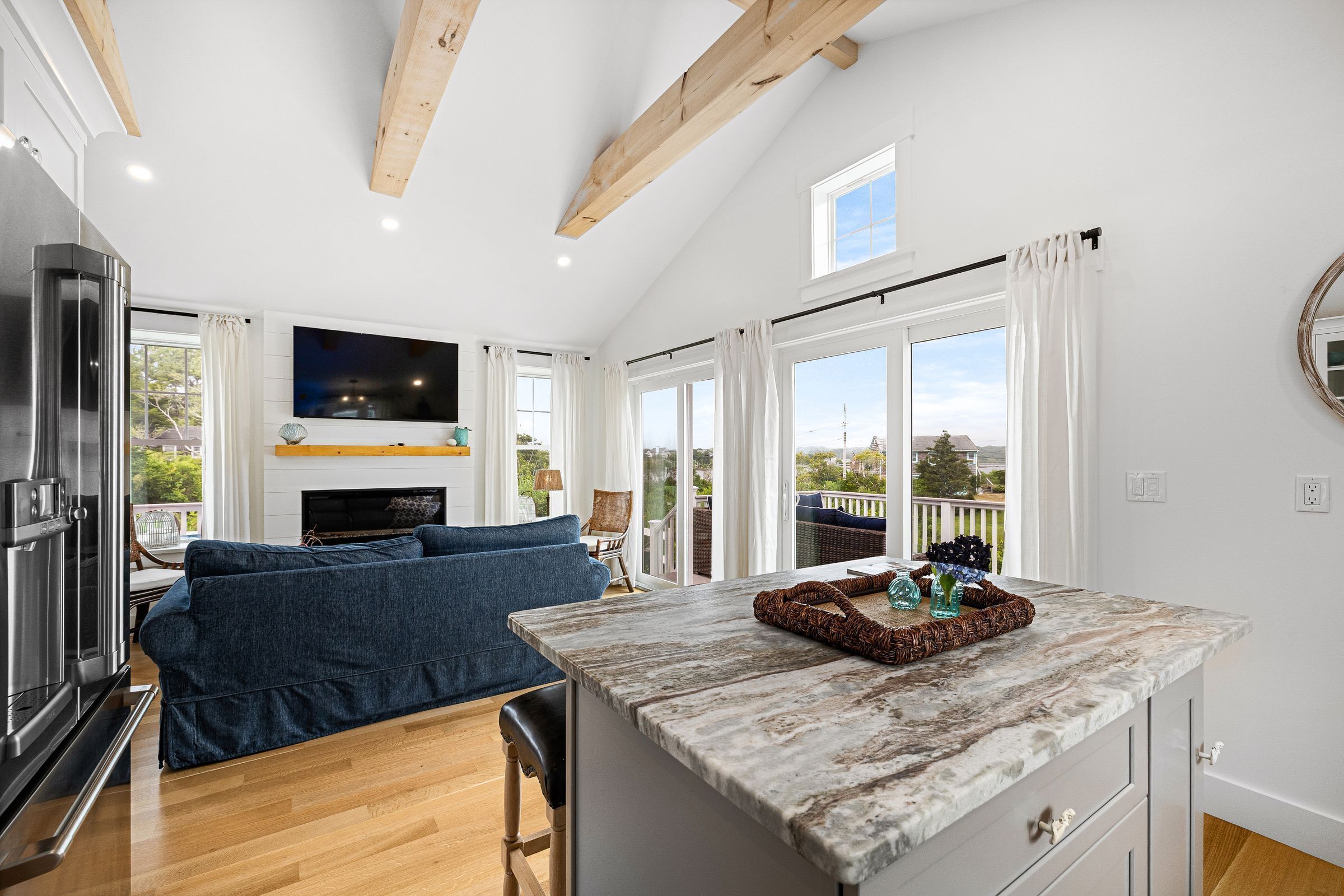 Smart-tv och eldstad