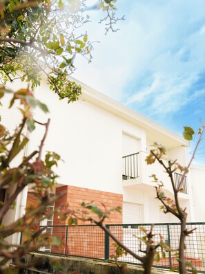 Exterior - 5-bedroom beach house ideal for groups 5 min walk from Carcavelos beach (Oeiras)