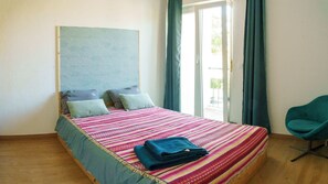 5 bedrooms, desk, free WiFi, bed sheets