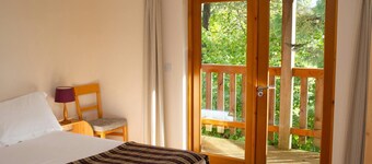 Owl's Roost Eco Lodge Apartment, Lampeter