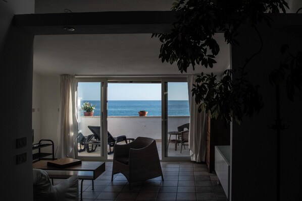 Smart TV, fireplace, books - Moonlight: style, comfort and privacy just a few meters from the sea. (Marina Lido)