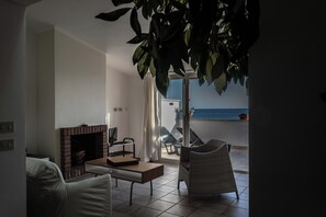 Smart TV, fireplace, books - Moonlight: style, comfort and privacy just a few meters from the sea. (Marina Lido)