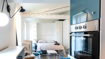 Iron/ironing board, travel cot, WiFi, bed sheets